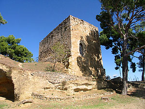 tower ruins cucuron luberon